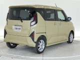 両側スライドドア車です。助手席側は、パワースライドドア付きなので狭い駐車スペースでも乗り降りが楽で、小さなお子様やお年寄りにもうれしい装備です。