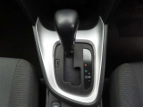 フロアシフトのCVTオートマチック車です。