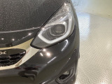 LEDヘッドライトは、点灯の瞬間から最大光量を発揮し、突然暗くなるトンネルなどでの安定感を高めます。