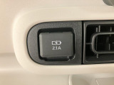 携帯電話の充電やカーナビと連動させ、お気に入りの音楽を車内で聞くことができますよ♪