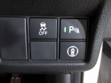 パーキングセンサーや横滑りを防ぐVSA等のスイッチ類は運転席の右側、手の届きやすい位置にあります。