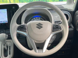 インテリアに合わせたデザインのステアリングは、運転される方のことも考え、運転しやすい形状、大きさです。是非一度、実際に触ってお確かめください。