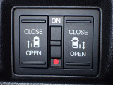 運転席からもスライドドアをボタン操作でスピーディーに開閉できます!またスマートキーでも操作できるので便利です。