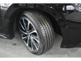 タイヤサイズは225/45R18です