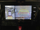 パノラミックビューモニター付きです。車両を上から見たような映像をディスプレイオーディオ画面に表示。運転席からの目視だけでは見にくい、車両周辺の状況をリアルタイムでしっかり確認できます。