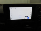 ディスプレイオーディオにナビ機能が設定されています。簡単な操作で行き先を入力することができ、音声で目的地まで案内してくれます。初めて訪れる場所も安心です。