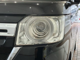 LEDヘッドライトは、点灯の瞬間から最大光量を発揮し、突然暗くなるトンネルなどでの安定感を高めます。