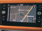 タッチスクリーンを採用。従来のナビゲーションシステムの域を超える、車両を総合的に管理するインフォテイメントシステムです。