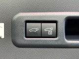 【パワーバックドア】スマートキーや運転席のボタンを押すだけでリアゲートが自動で開閉します!荷物を持っている時や、高い位置にあるバックドアを閉める際に便利な機能です♪