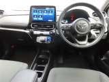 ぜひ展示車の運転席に座ってみてください。