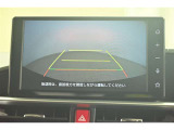 バックガイドモニター(バックモニター)付き。車両後方の映像をナビ画面に表示し、駐車などの後退操作をサポートします。