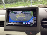 バックモニター付きで、車庫入れやバック時の後方確認をしっかりサポート。モニターに映し出される映像で死角も確認しやすく、狭い場所での駐車や後退時の操作をより安心して行えます。