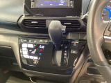運転席周辺のスマートなレイアウトが、操作のしやすさを実現。快適なドライブをサポートします。
