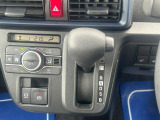 縦型シフトで操作性の良いシフトです!!標準装備で運転がしやすくなっています!!
