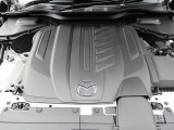 力強いトルクと高い環境性能を誇る直列6気筒ディーゼルエンジンを縦置き配置した、MAZDAの新世代プラットフォーム