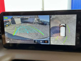 上空から見下ろしているかのような映像をディスプレイに映し出し、スムースな駐車をサポートします。画面は「トップビュー」のほか「サイドブラインドビュー」への切り換えが可能。ますます安心です