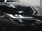 「アダプティブハイビームシステム(AHS)」が装備。LEDの配光範囲を細やかに制御し、先行車や対向車に光が当たる部分だけを自動的に遮光するので、ハイビームでの走行頻度がより向上します。