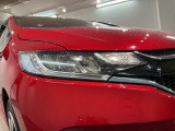 LEDヘッドライトは、点灯の瞬間から最大光量を発揮し、突然暗くなるトンネルなどでの安定感を高めます。