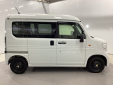 スライドドアなら狭い駐車場でもドアをぶつける心配がありません。ステップが低く乗り降りもしやすいです。