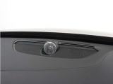 【Bowers&Wilkinsハイフィデリティ・オーディオシステム】19基の精密にチューニングされたHi-Fiスピーカーと革新的なフレッシュエアサブウーファーを搭載。臨場感あふれるサウンドを届けます。