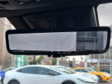 【デジタルインナーミラー】後席の大きな荷物や同乗者で後方が確認しづらい時でも安心!カメラが撮影した車両後方の映像をルームミラー内に表示。クリアな視界で状況の確認が可能です!