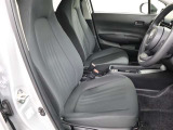 包み込むようなホールド感のあるシートでお車の操作性だけでなく、運転中の疲れも軽減!長時間の運転やお体をしっかりサポートします!