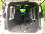 普段のお買い物や通勤、送迎等に十分な荷室スペースを確保しております。セカンドシートを倒すと、大きな荷物の積載も可能です♪