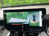 【パノラミックビューモニター】専用のカメラにより、上から見下ろしたような視点で360度クルマの周囲を確認することができます☆死角部分も確認しやすく、狭い場所での切り返しや駐車もスムーズに行えます。