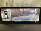 狭い場所での駐車やすれ違いなどでより的確な運転操作に役立つ360&deg;ビューモニターが装備されています。