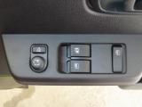 電動格納ミラーあり。駐車の時に便利です。パワーウインドウも付いてます。