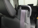 後席アシストグリップは、お年寄りの方が乗車される時に特に喜ばれる装備です。