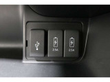 スマートフォンなどの音楽再生が可能なUSB接続ジャック装備車両です♪♪♪