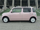 無段変速のCVTですので変速ショックも無く低燃費で経済的なお車です!