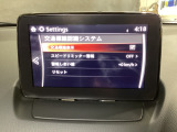 フォワードセンシングカメラで認識した交通標識をアクティブドライビングディスプレイに表示し、交通標識の見落とし防止を図り、安全運転を支援します。