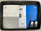 スマートキーは鍵をバッグに入れたままでもドアロックの開閉やエンジンのON・OFFができます。夜間や雨の日も鍵を探さなくて良いので便利です。