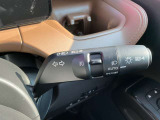 ハイビームアシストは周囲の明るさから対向車や先行車、街灯の有無などをフロントカメラが検知して、自動でハイビーム(上向き)とロービーム(下向き)を切り替える機能です。