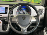 インテリアに合わせたデザインのステアリングは、運転される方のことも考え、運転しやすい形状、大きさです。是非一度、実際に触ってお確かめください。