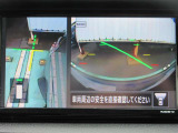 ナビ画面にアラウンドビュ-モニタ-の映像を映し出しています。  狭い場所での車庫入れをサポ-トしてくれる便利アイテムです。