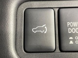 【パワーバックドア】スマートキーや運転席のボタンを押すだけでリアゲートが自動で開閉します!荷物を持っている時や、高い位置にあるバックドアを閉める際に便利な機能です♪