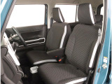 長時間の運転も疲れにくいフロントシート!体をしっかり支えてくれて運転がしやすい形状です!