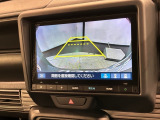 リバースギアに入れるだけで後方の表示へ切り替わります。夜間や雨の日の駐車も楽になりますよ。