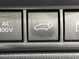 【パワーバックドア】スマートキーや運転席のボタンを押すだけでリアゲートが自動で開閉します!荷物を持っている時や、高い位置にあるバックドアを閉める際に便利な機能です♪