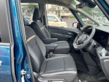 適度なホールド感と快適な座り心地の運転席シートまわり!