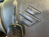 【キーレス】少し離れた場所からでもボタン一つでドアの開錠・施錠ができるのでとっても便利!ドアの鍵穴周りに傷をつけることもありません♪