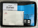 スマートキーは鍵をバッグに入れたままでもドアロックの開閉やエンジンのON・OFFができます。夜間や雨の日も鍵を探さなくて良いので便利です。