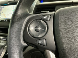 ステアリングにオーディオ操作スイッチが付いています。オーディオ画面に直接タッチしなくても操作が出来ますので、運転に集中できます。