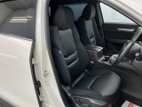 運転者にとっては日々使用することとなる運転席です。運転席が快適だと運転に集中することができますね。