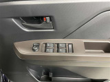パワーウィンドウスイッチで運転席から全席の窓の開閉ができます♪