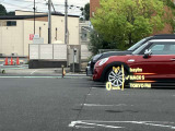 人気のヘッドアップディスプレイ!現在の車速、ナビゲーション・システムによるルート案内の矢印表示、チェック・コントロール、前車接近警告など、さまざまな情報をドライバーの視界内に直接表示いたします!