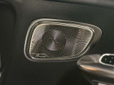 ブルメスターサラウンドサウンドシステムで、立体感のある音響で車内空間を彩ってくれます。